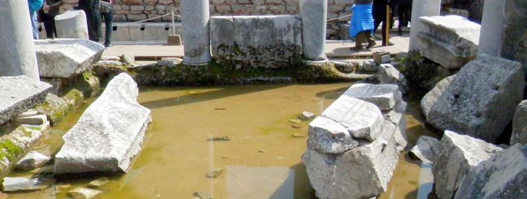 There is a pool in the middle of Ephesus Latrines. This pool provides clean water and ventilation.