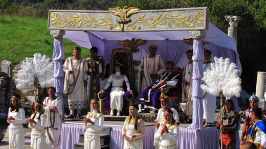 There is a show which is organized by some cruise companies in Ephesus. This show shows Cleoptra's and Marc Anthony's arrival to Ephesus. Some Egyptian dancers and Roman gladiators show their moves during this show.