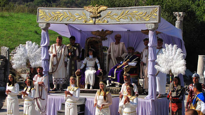 There is a show which is organized by some cruise companies in Ephesus. This show shows Cleoptra's and Marc Anthony's arrival to Ephesus. Some Egyptian dancers and Roman gladiators show their moves during this show.